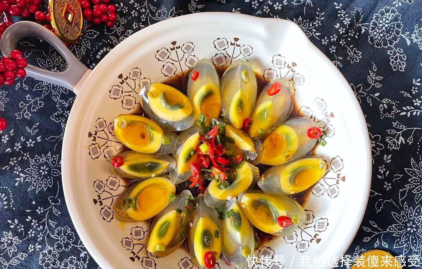 年夜饭菜单出炉,一家人10个热菜4个凉菜,个个是硬菜,喜庆吉祥