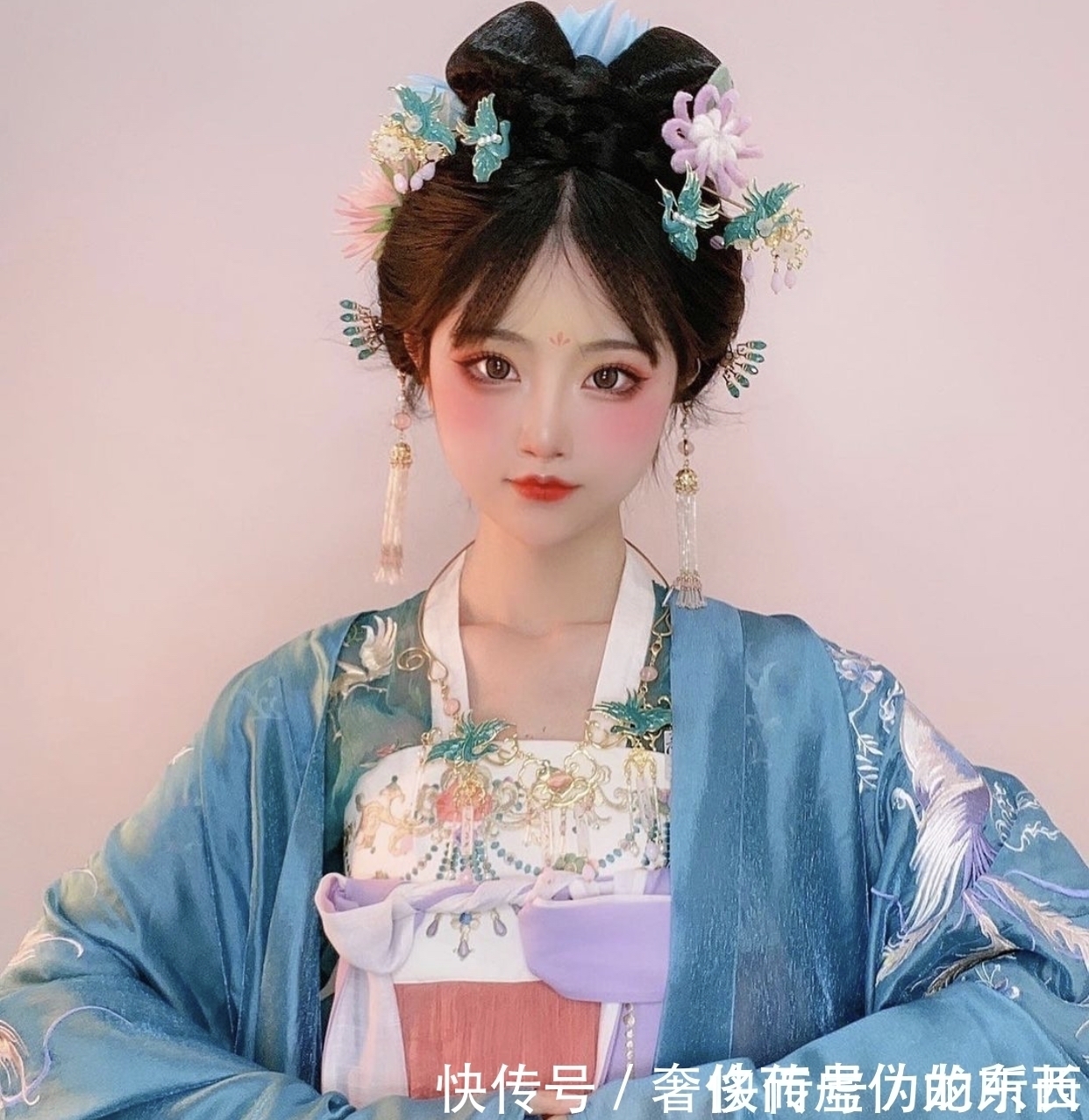 小柔|某音的“国风活动”,小柔和小慧君遭到抵制,网友:黑料无法原谅