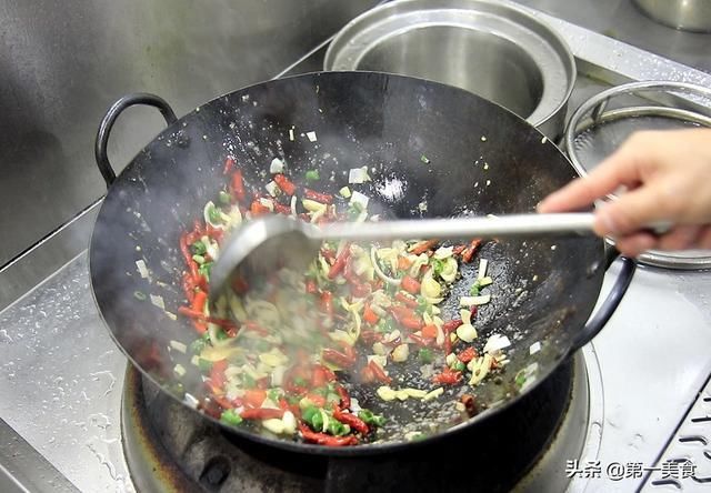 解馋|解馋必备，大厨分享干煸辣子鱼，不仅香辣够味，连鱼骨都是焦香的