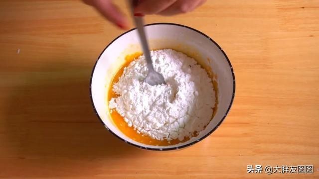 揭秘!奶黄包的家常做法,爆浆流心,软到捏不住