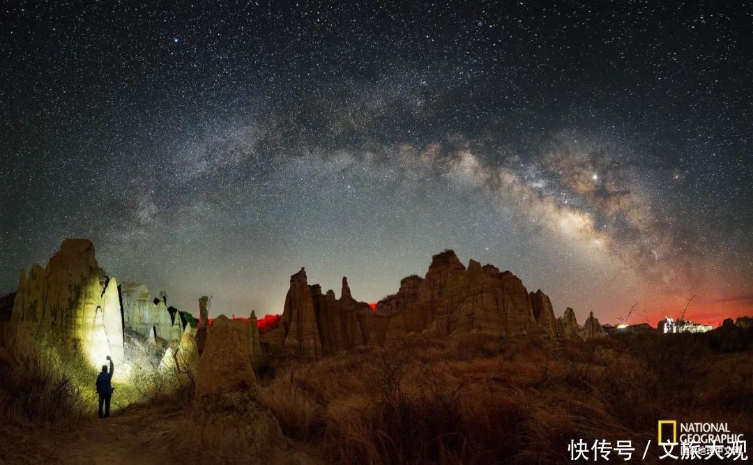 简直|组图！云南楚雄元谋土林的星空、银河，简直绝了