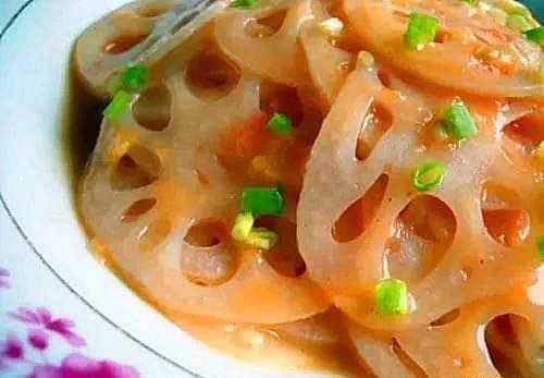 女性不想显老，多吃几种食物，补充营养，嫩白肌肤，排毒又瘦身