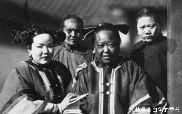 满族|清末珍贵老照片:满族女子黑成碳,最后那个是真实的紫薇格格