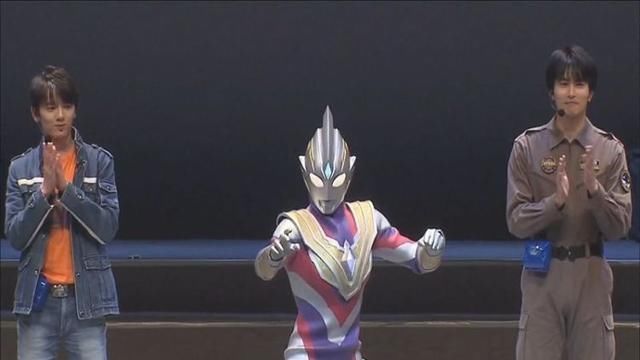 特利迦|特利迦奥特曼首次登场,迪迦冲他点头,在超古代两个人认识?