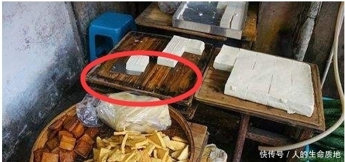 菜市场买豆腐时长点心，这两种豆腐吃了可能会中毒，下次看清楚
