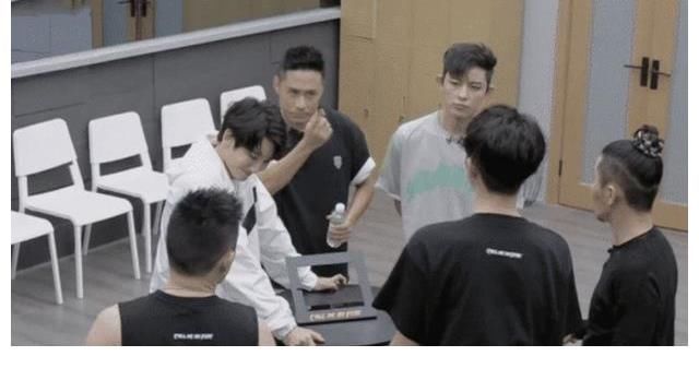 陈辉|敖犬次次排名垫底，为什么最后淘汰的却不是他？