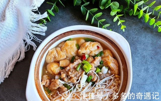 3样食材巧搭配，扔进砂锅炖一炖，汤鲜味美，一大锅连汁都不剩！