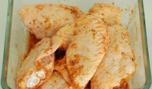 做烧烤时,其中腌制配方是关键,这样不管是烤啥都非常好吃