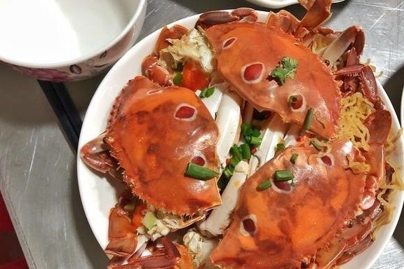 七夕外婆家聚餐，舅妈做了满满2桌菜，网友：还是农村好，真不错