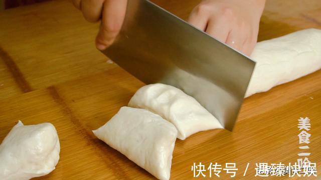 油酥|烙饼想要柔软多层?大多以为要抹很多油,用开水烫面,其实都不对