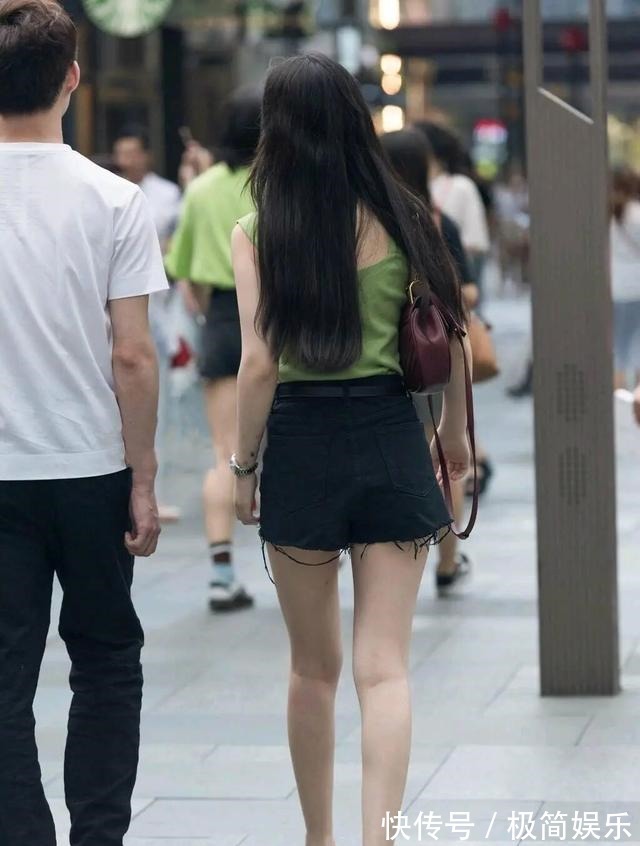 美女 穿短裤有何细节除了款式还讲究搭配，这样才会美得惊艳时光！