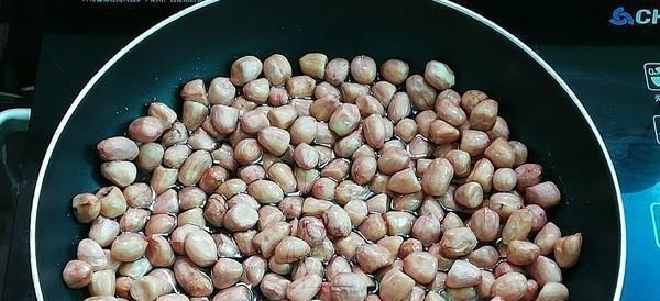 花生米和它一起吃，每天坚持吃，排除黑臭宿便，口臭便秘悄悄没！