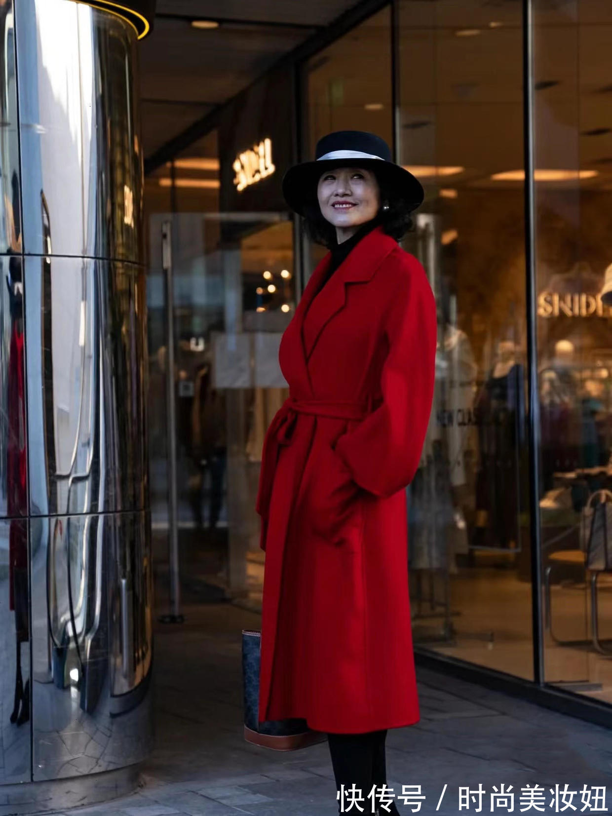 穿搭|真正见过世面的女人,穿衣简洁又高级,这位60岁奶奶气质真高雅