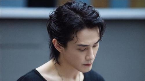 哥哥们在披荆斩棘,但人气区别明显,部落队长成为关键因素?