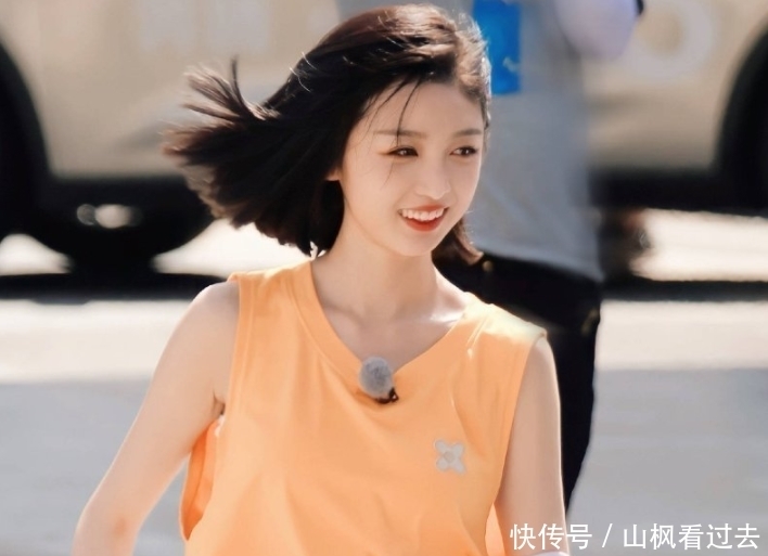 三亚 《奔跑吧》三亚路透:蔡徐坤穿羽绒服让人笑喷,但飞行嘉宾成焦点