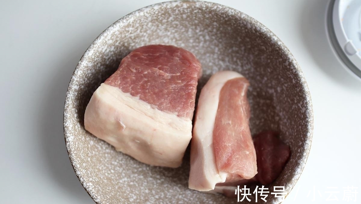 羊肠|一盆肉一根肠衣,教你做0淀粉0添加剂脆皮肠,香嫩健康吃着放心