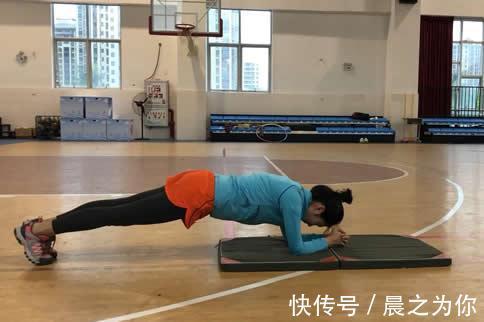 健身|健身美女香肩美背美女性感迷人，这样做，你的背也可以很美