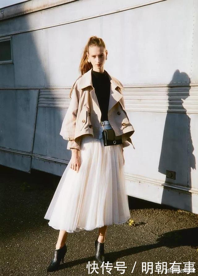 最近火了一种穿法,叫“冬外套+春裙子”,时髦保暖,明星都上瘾