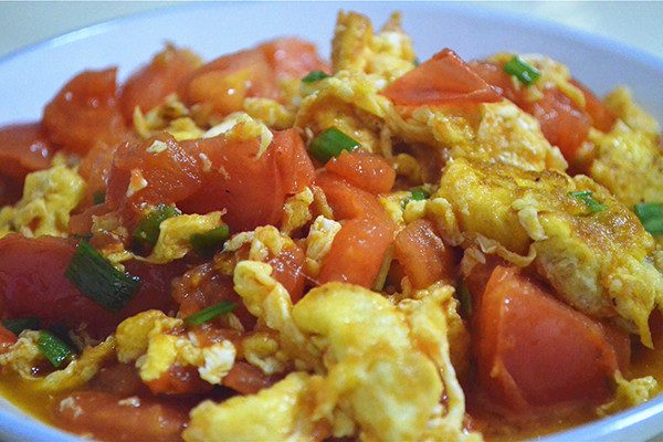 雌激素不足的女性易衰老,不妨多吃餐桌上的3种食物