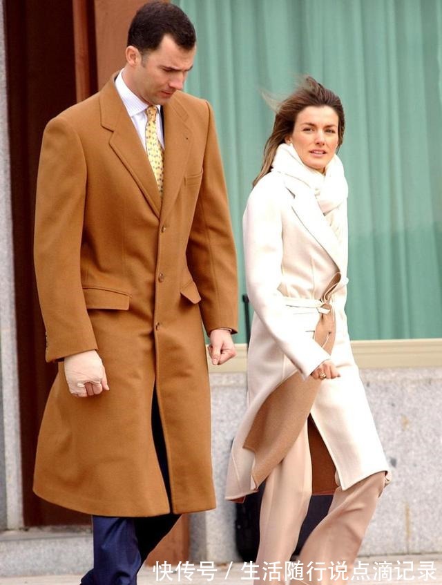 深色 降温怎么穿搭西班牙王后抗冻有一套,时尚并不意味着一定露腿!