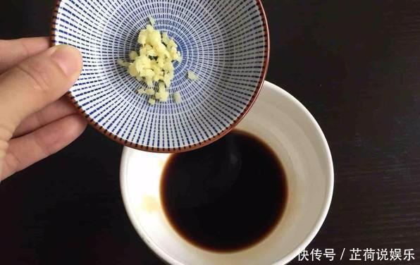 喜欢吃皮蛋的注意,这一步千万不能偷懒,杀菌消毒,家人吃着安心