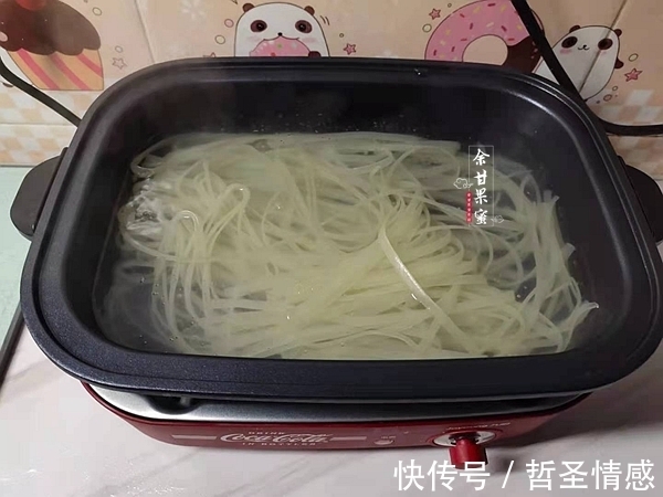 米粉|我家经常做的早餐，每周吃上二三次，煮一煮上桌，味美管饱