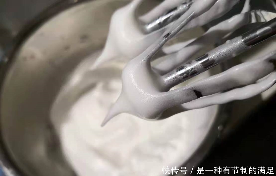 做好这一步,普通的戚风蛋糕,也能拥有“水光肌”