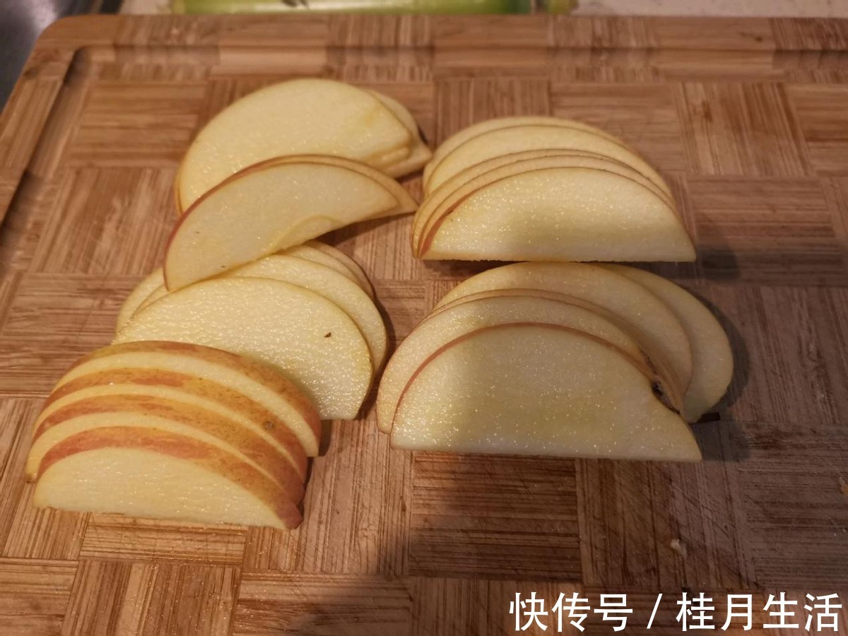 泡打粉|红酒煮苹果，做道好看又好吃的甜品，一个烤箱就搞定