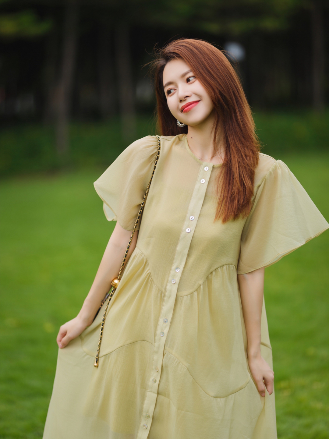 衬衫搭配|都市“精英”女白领都爱这么穿,衬衫搭配半身裙,简约高级又减龄