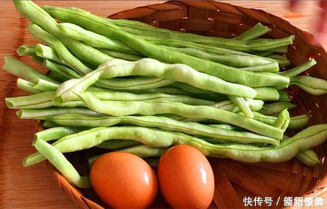 出锅|夏天,我家豆角从不炒着吃,加2勺面粉2个鸡蛋,出锅比肉还受欢迎