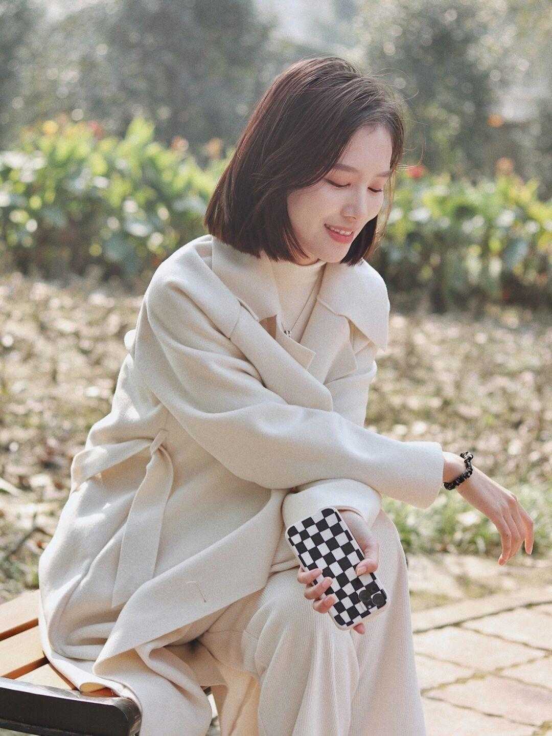 马甲|冬天内搭必备款,除了毛衣,原来这三种款式更迷人,百搭又保暖