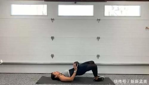 塑形|5个高强度蜜臀塑形训练动作,只需要一只哑铃就能够在家完成