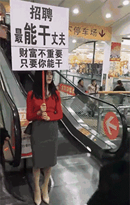 |搞笑GIF:男人带娃,只要孩子不哭不闹就能做自己的事情