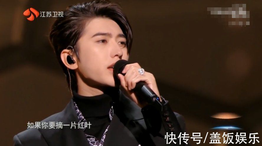 江苏跨年槽点多：张靓颖穿“开裆裤”，李宇春又压轴，关牧村破音