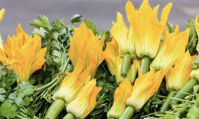 食物|女性再没钱，四种食物不能省，排出体内毒素，减少皱纹，不妨一试