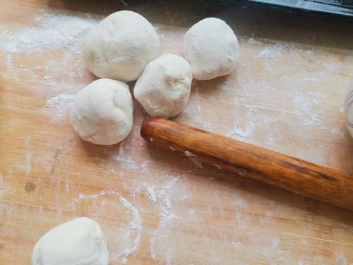 春天这菜是个宝，用它蒸包子鲜香美味，比肉馅的好吃，出锅连吃3个真过瘾