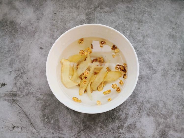 鸽子|一鸽胜九鸡，鸽子汤这样炖才滋补，汤鲜肉嫩不腥，营养滋补