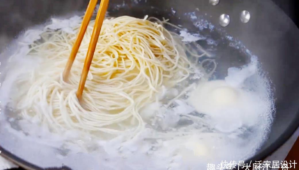 好吃|面条这样做太好吃了，一周吃7次都不嫌多，一次做一大碗都不够吃