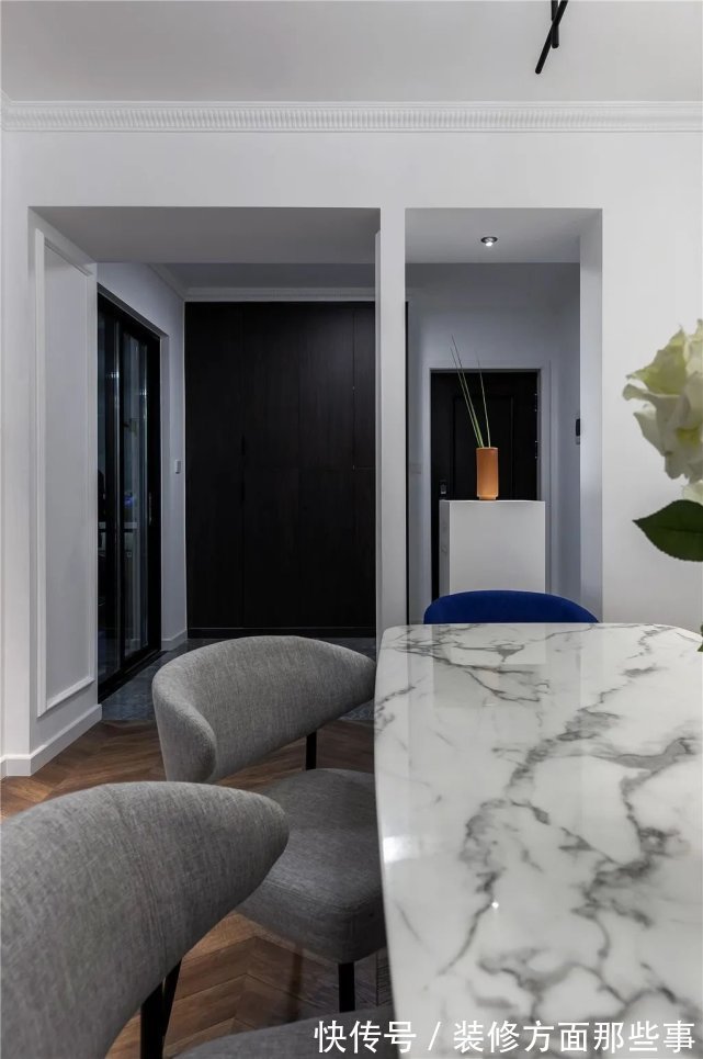 优雅|130㎡现代简雅风,极简的无主灯设计,营造一个高级优雅的空间