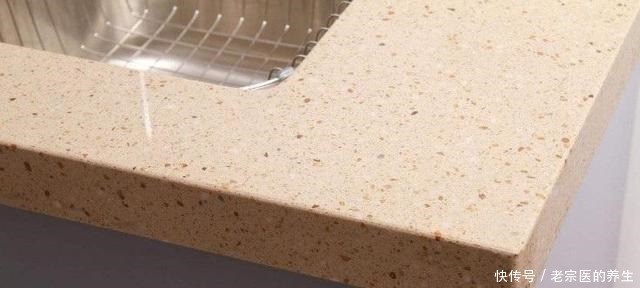 石英石|石英石台面才用了几年,全是裂缝,全是因为“柜体落差”!