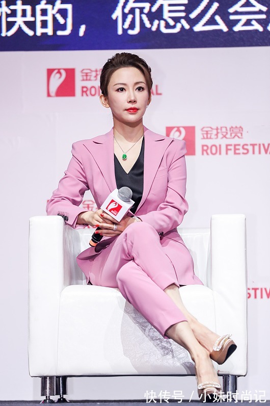 粉西装|桌球冻龄“女神”潘晓婷都39岁了,但看脸还似少女,穿粉西装真甜