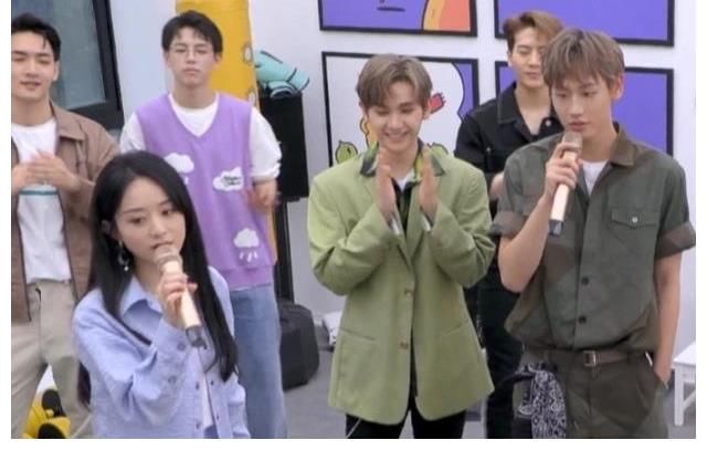 赵丽颖|何老师“喜添”新身份,新人主持听不懂中文,赵丽颖没画面?