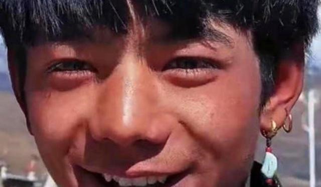 丁真所在國企拒絕他參加選秀和綜藝，他的爆紅是偶像文化的反噬