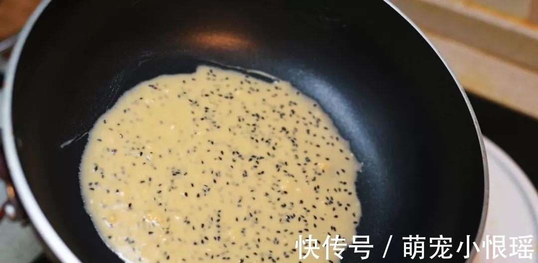 平底锅|一口平底锅就能做出奶香蛋卷，做法简单，吃起来香酥美味又营养