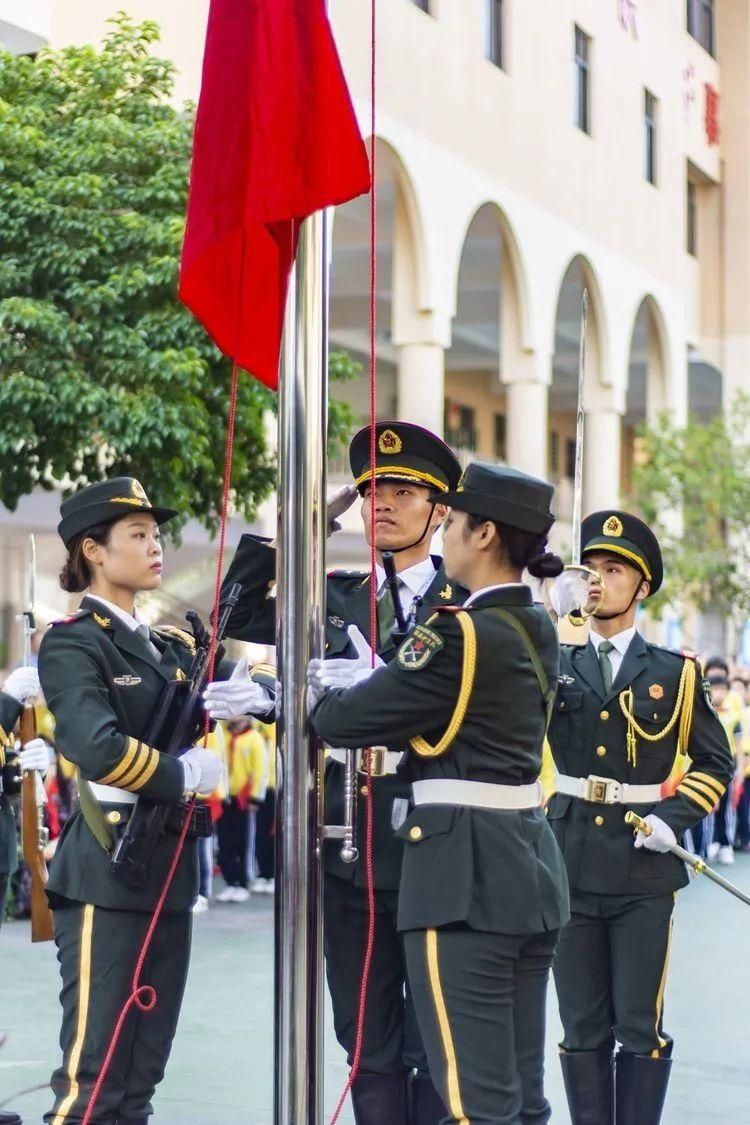 活动|【爱国主义教育】“嘉应学院国旗护卫队”走进人民小学遵宪校区开展活动