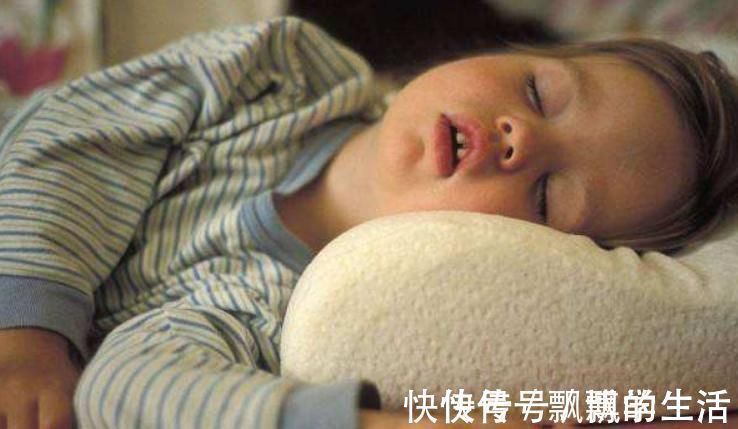 颌骨|睡姿影响颜值,除了“张嘴睡”之外,这几种睡姿也会导致娃变丑