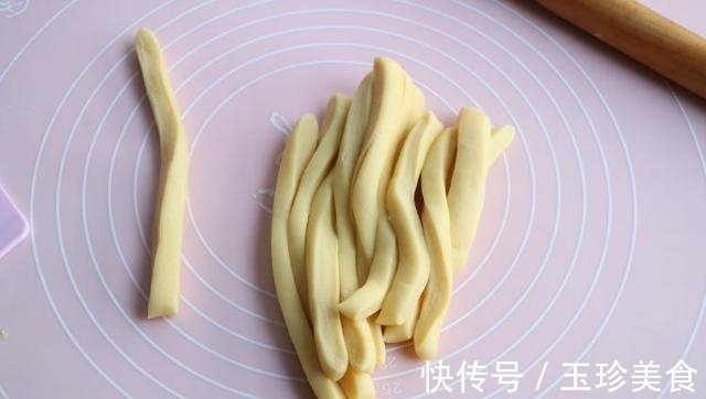 小苏打|自制传统小麻花，扭一扭炸一炸，香甜酥脆不用花钱买