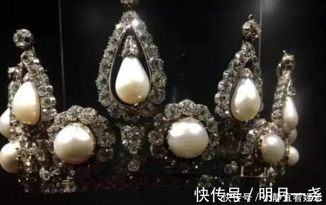 王冠 哪款珍珠首饰更适合自己?雪白肌肤也需要绿叶衬,戴对了魅力十足