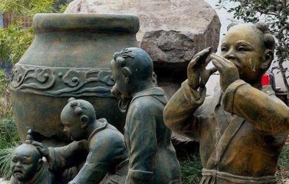 小孩的身份|都知司马光砸缸之事有名,那你可曾想过,被救的那个人是谁呢?