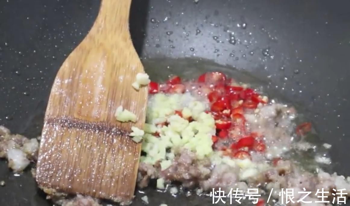 美味|豆腐最美味的吃法,鲜香美味,外酥里嫩,端上桌就被大家吃完了